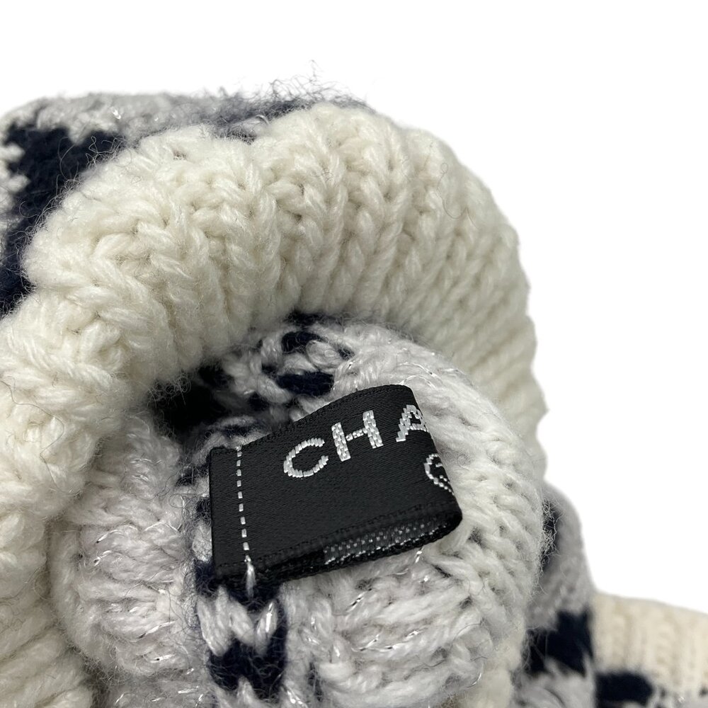 Chanel Ivory / Navy Blue Metallic Diamond Knit Cashmere Arm Warmers - Picture 6 of 6